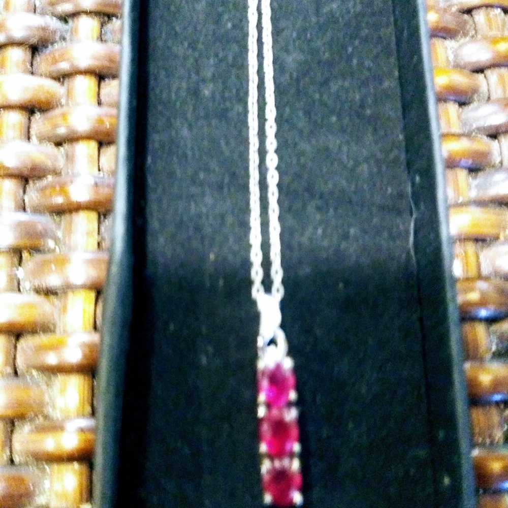 STUNNING. RUBY PENDANT ON - Picture 6 of 7